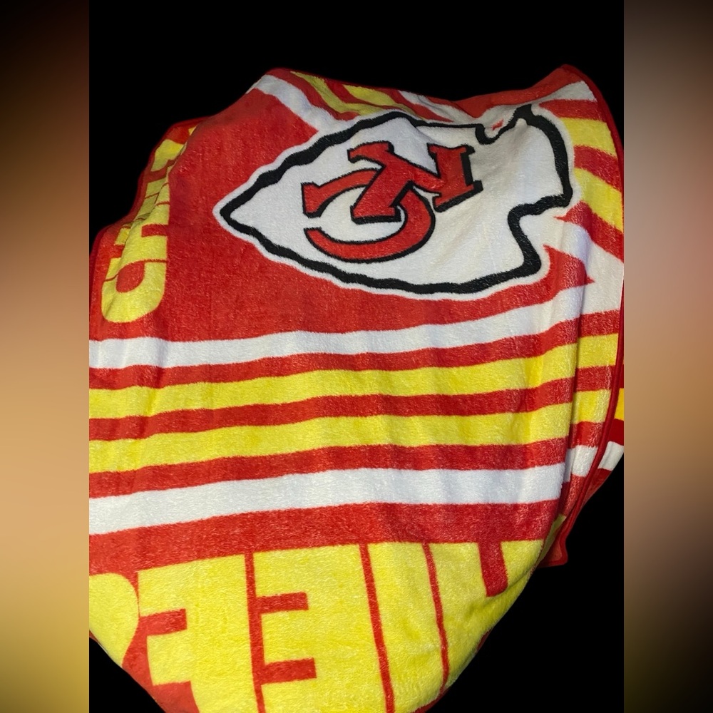 NFL Kansas City Chiefs Super Soft Royal Plush Throw Blanket 60"x 47”
EUC - Picture 2 of 6